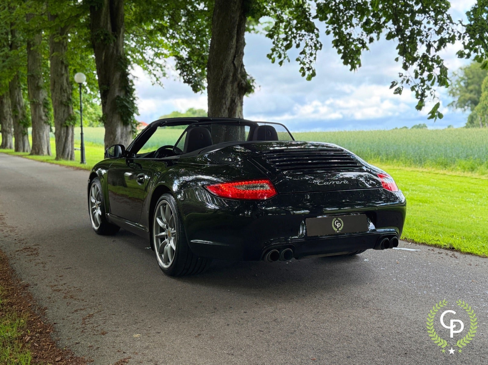 Sort Porsche 911 Carrera fra 2009