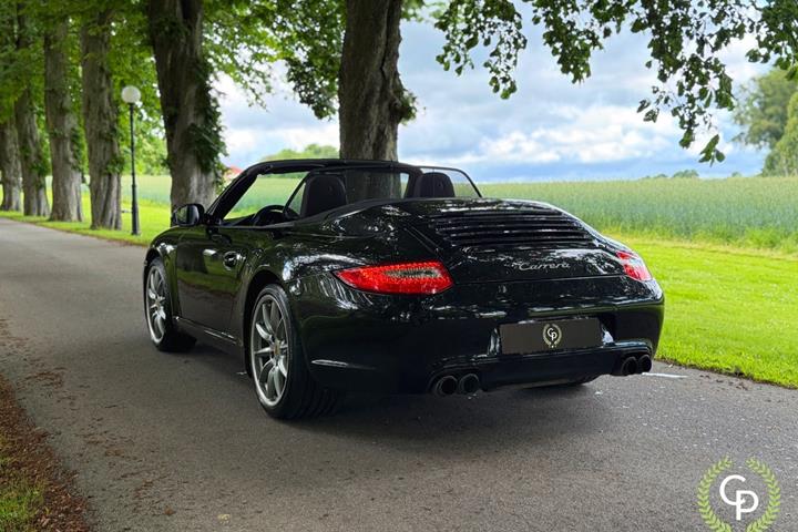 Sort Porsche 911 Carrera fra 2009