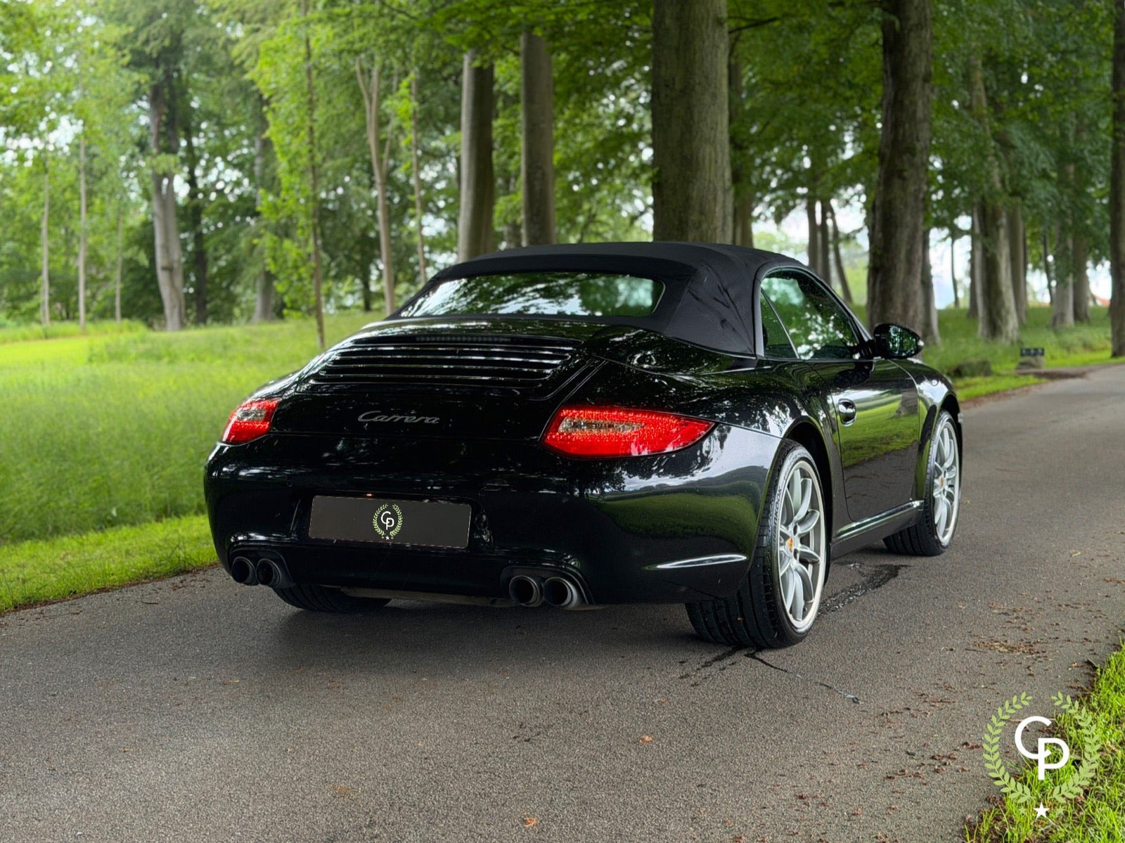 Sort Porsche 911 Carrera fra 2009