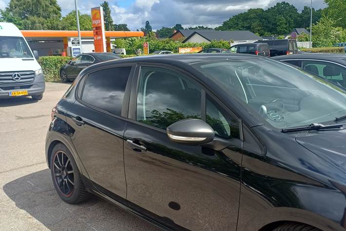 Sort Peugeot 208 fra 2013
