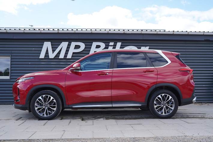 Rød Maxus Euniq6 fra 2024