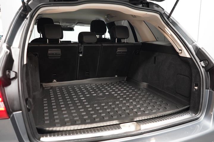 Grå Mercedes C220 d fra 2016