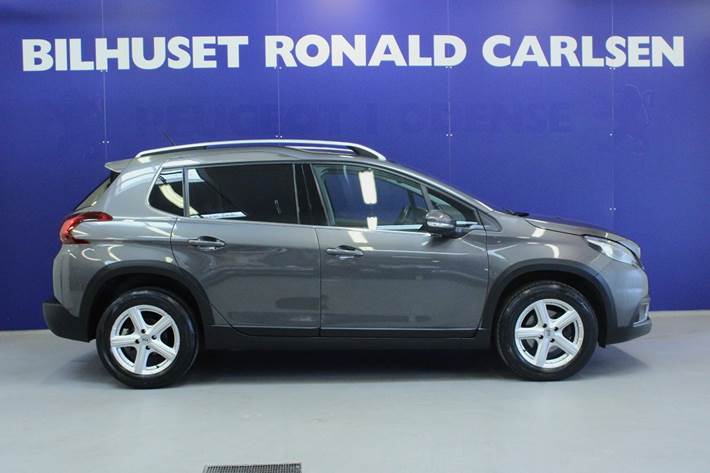 Grå Peugeot 2008 fra 2019