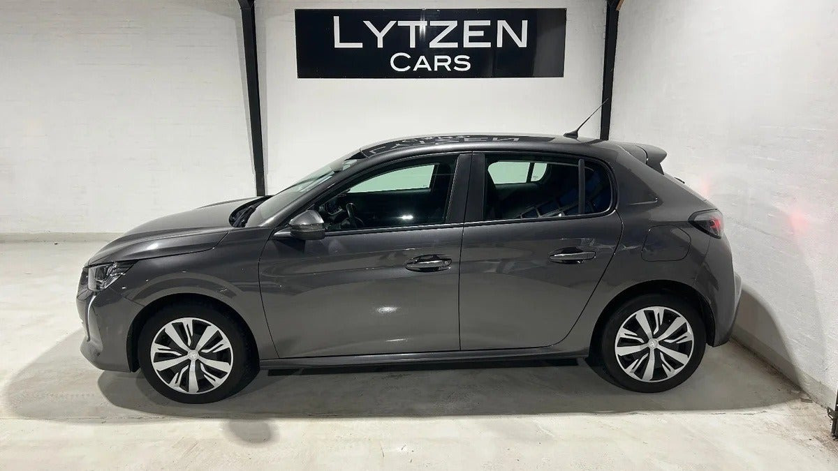 Grå Peugeot 208 fra 2020