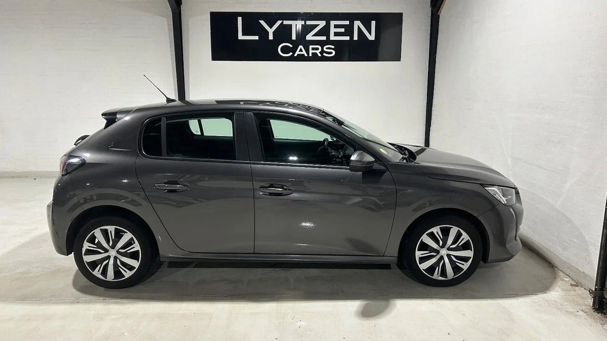 Grå Peugeot 208 fra 2020