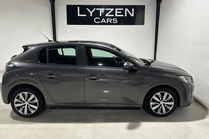 Grå Peugeot 208 fra 2020