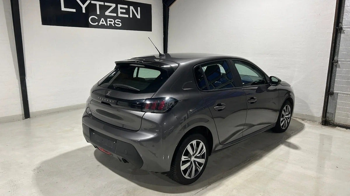 Grå Peugeot 208 fra 2020