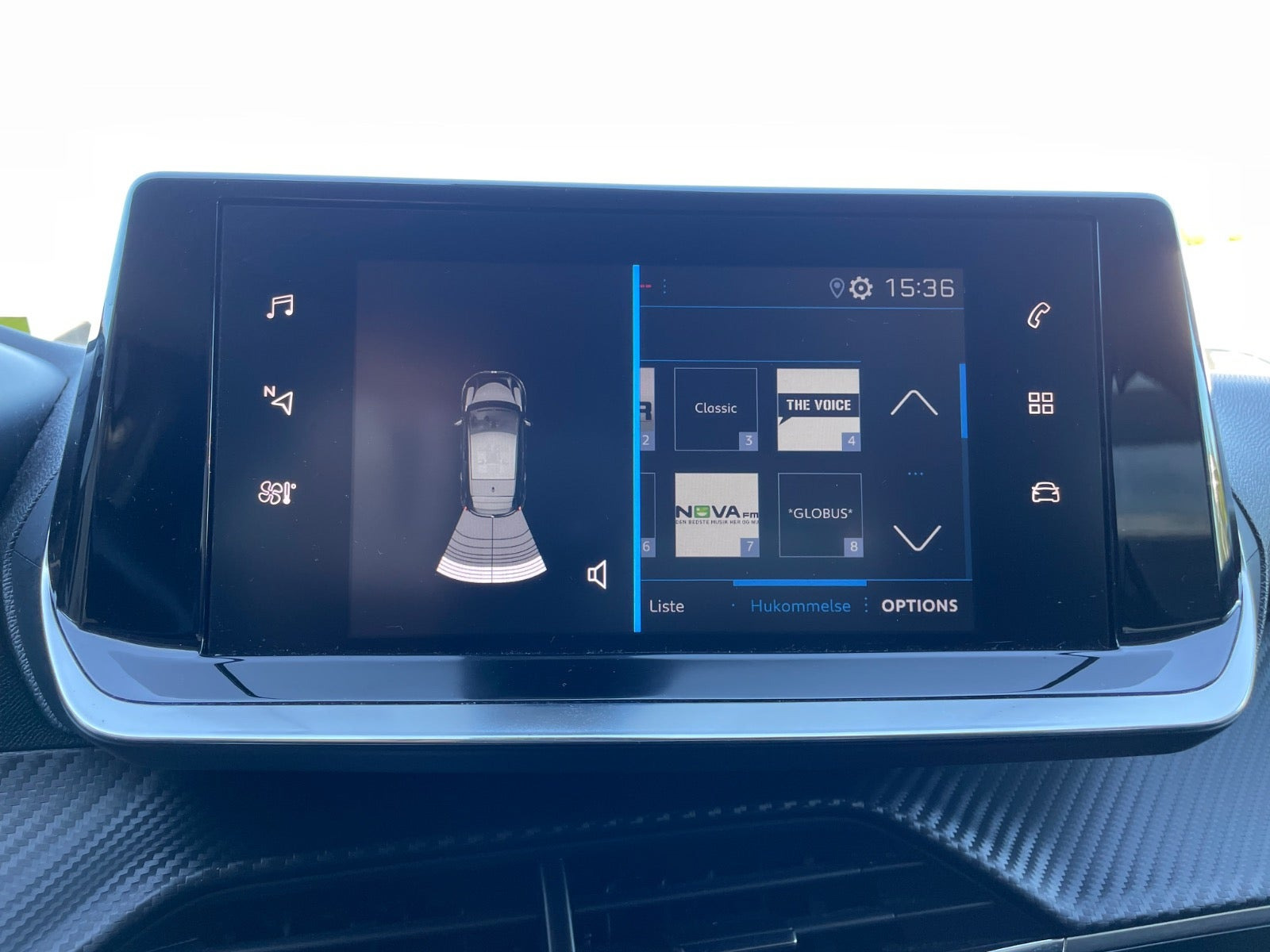 Grå Peugeot 208 fra 2020