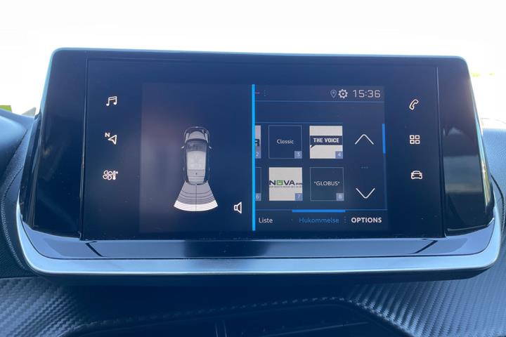 Grå Peugeot 208 fra 2020
