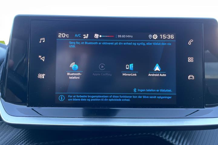 Grå Peugeot 208 fra 2020