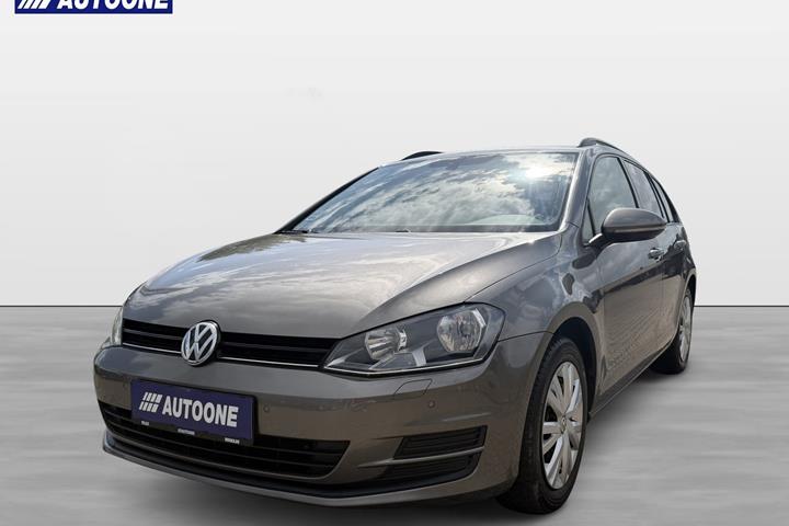 Grå VW Golf VII fra 2016 set udefra
