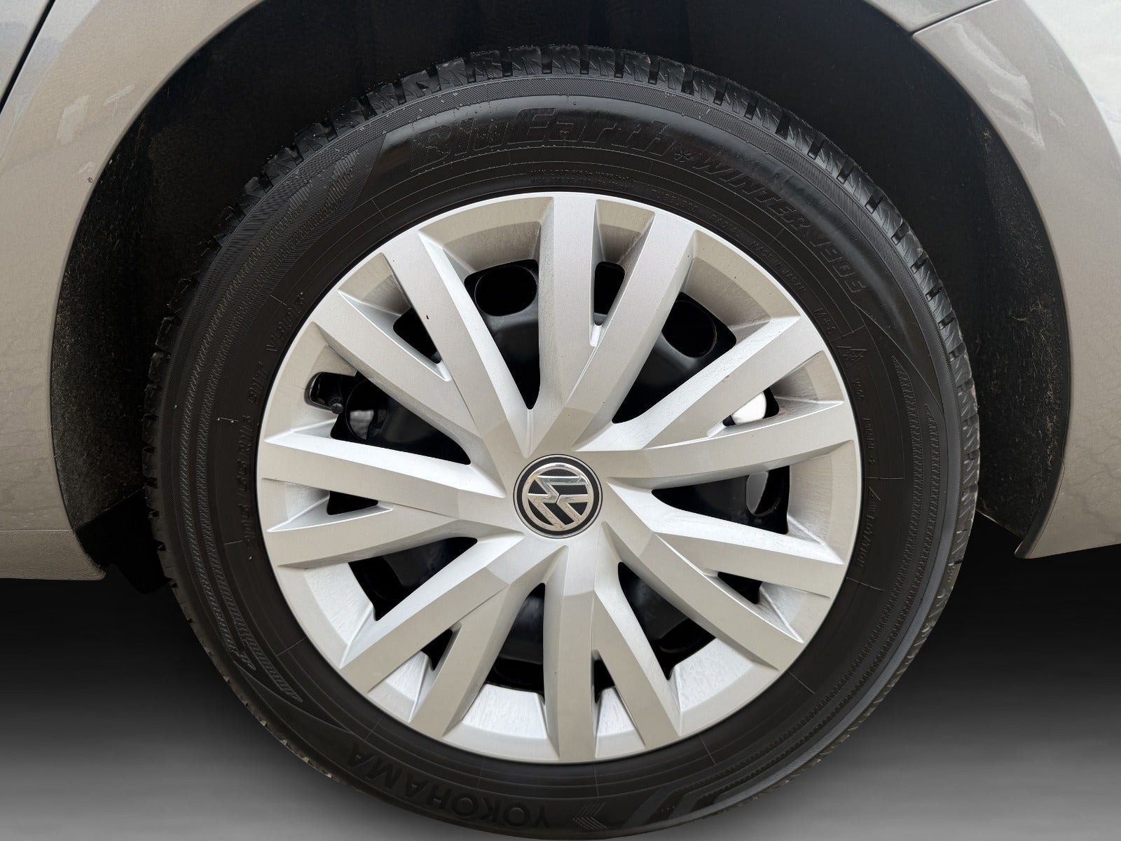 Grå VW Golf VII fra 2016