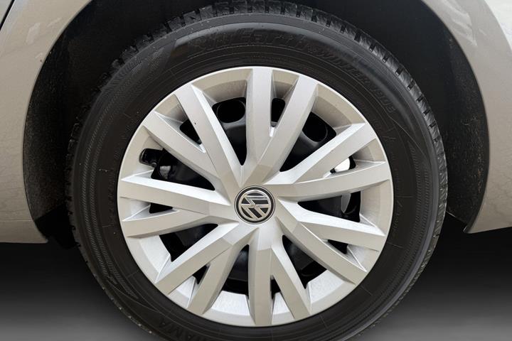 Grå VW Golf VII fra 2016