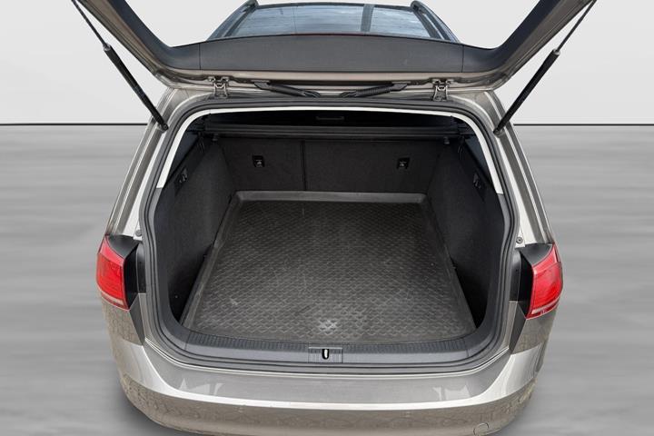Grå VW Golf VII fra 2016