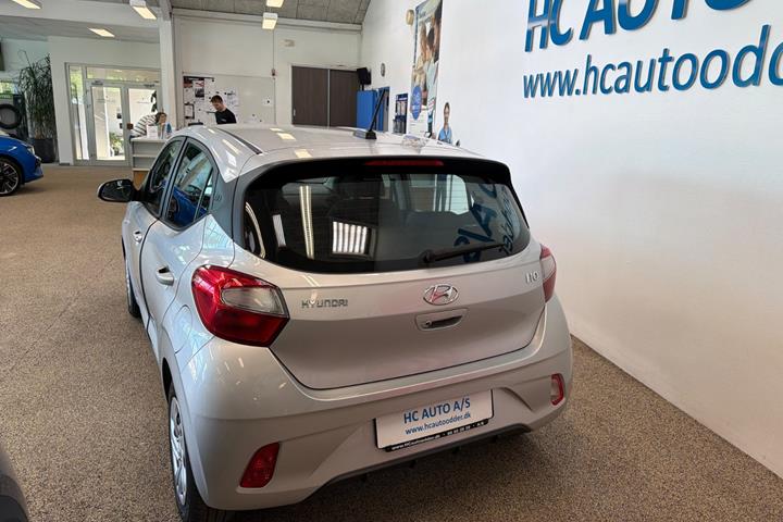 Sølv Hyundai i10 fra 2020