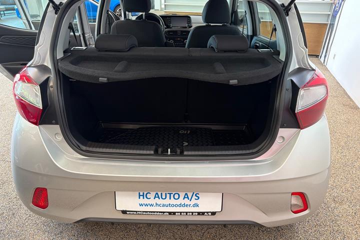 Sølv Hyundai i10 fra 2020