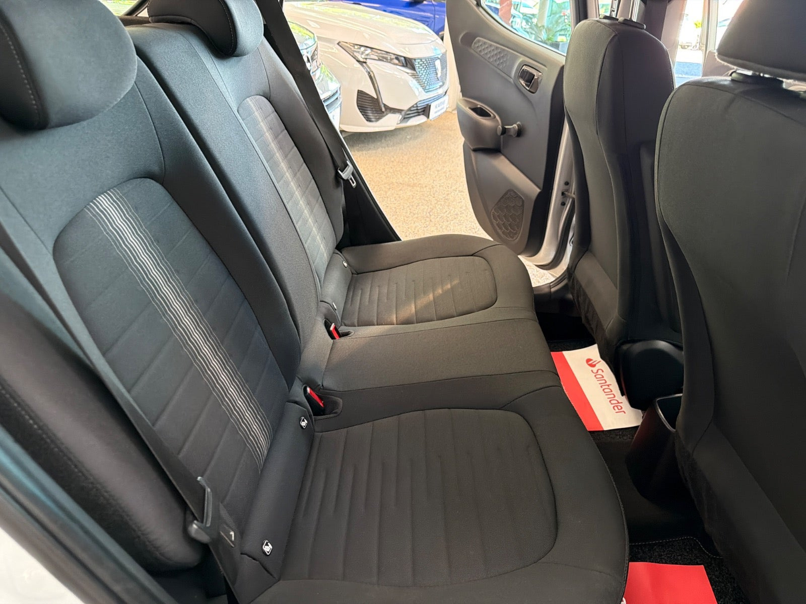 Sølv Hyundai i10 fra 2020