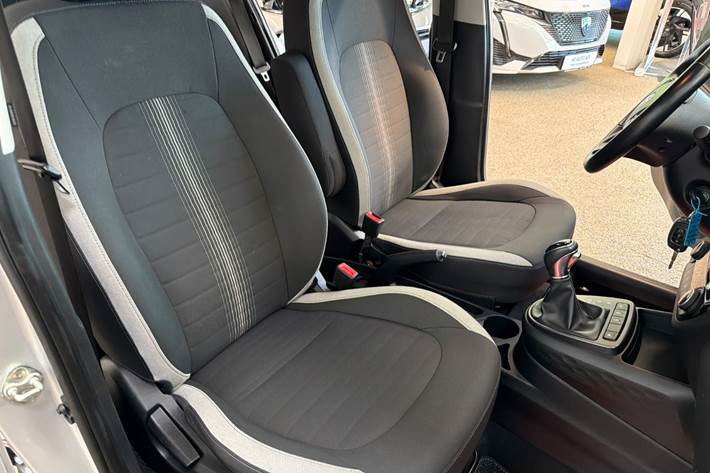 Sølv Hyundai i10 fra 2020