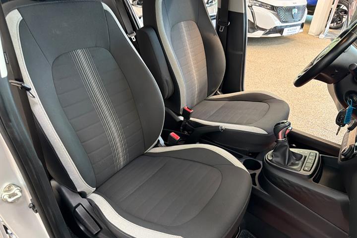 Sølv Hyundai i10 fra 2020