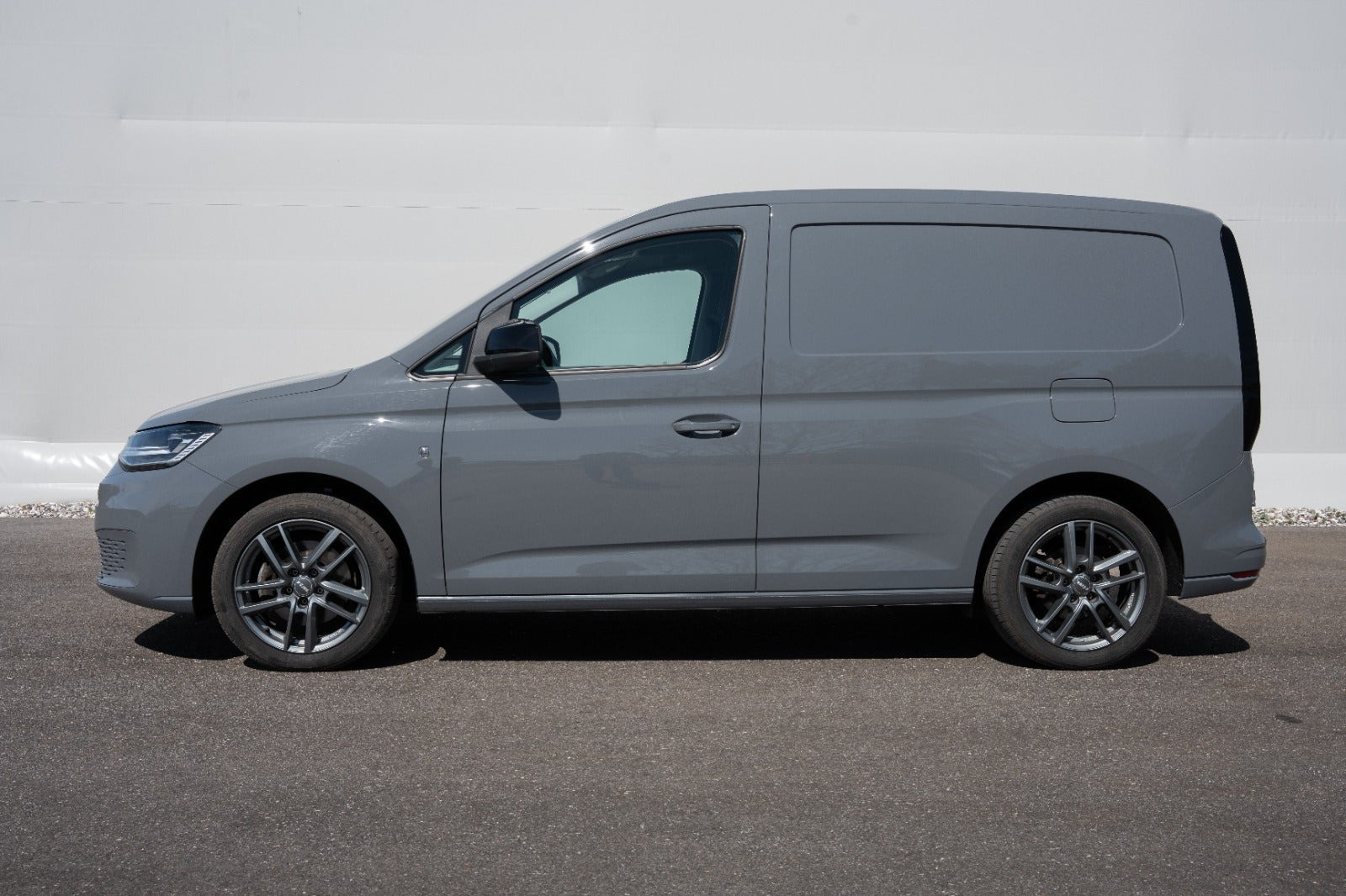 Sort VW Caddy fra 2024