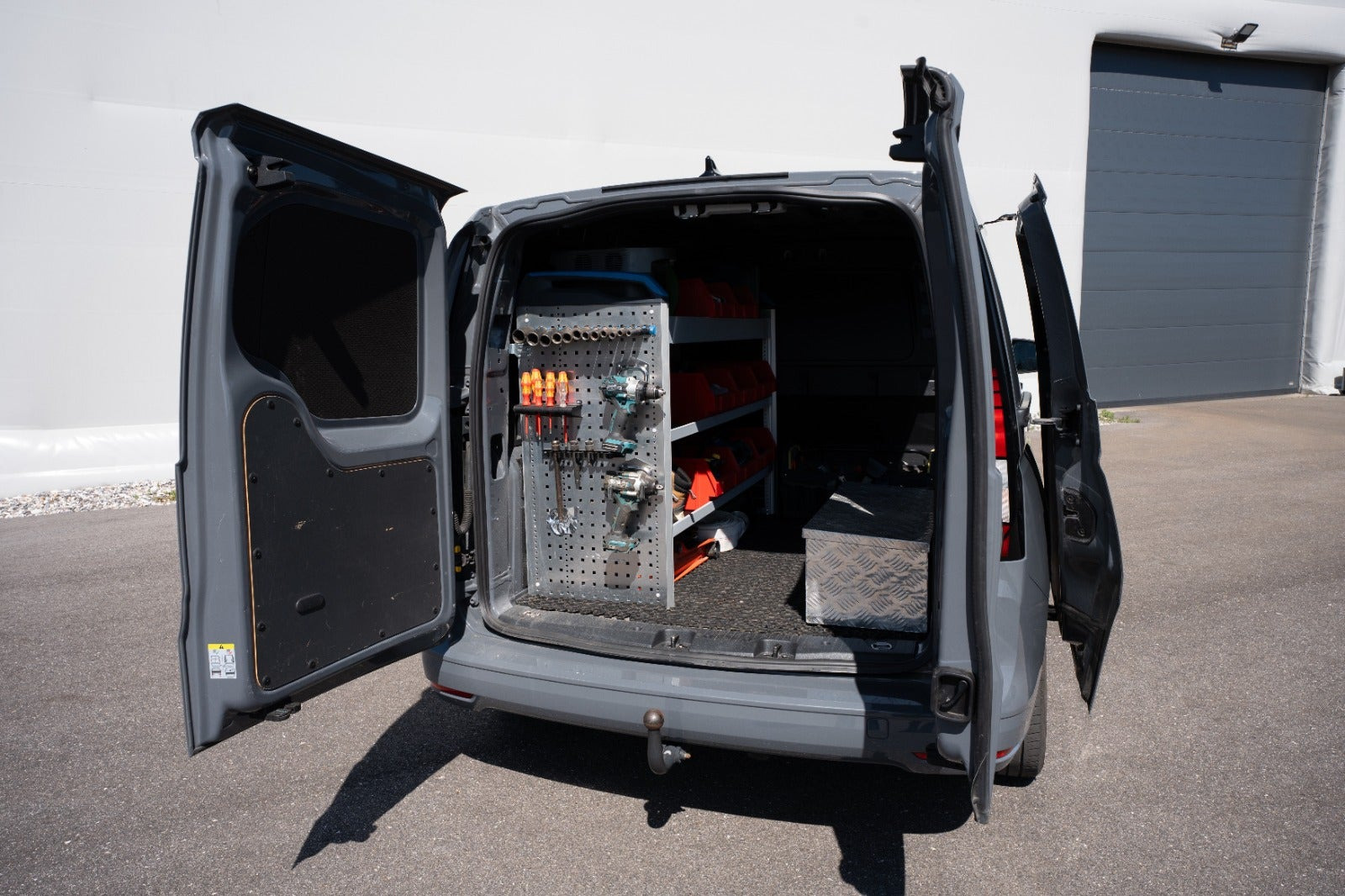 Sort VW Caddy fra 2024