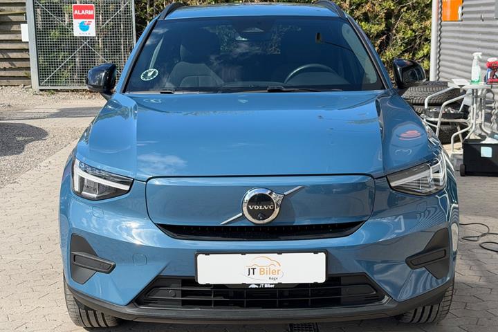 Blå Volvo EX40 fra 2025