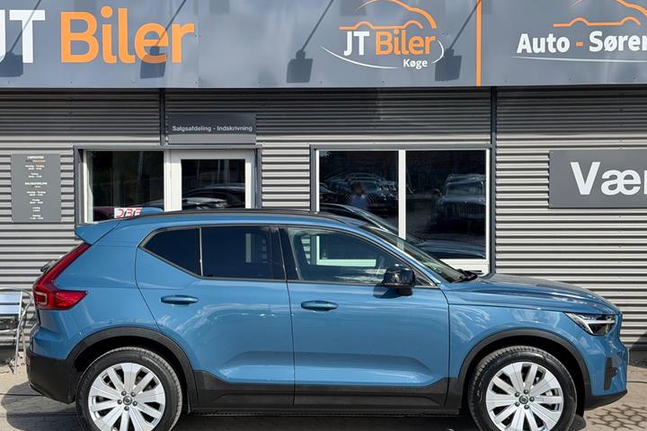 Blå Volvo EX40 fra 2025