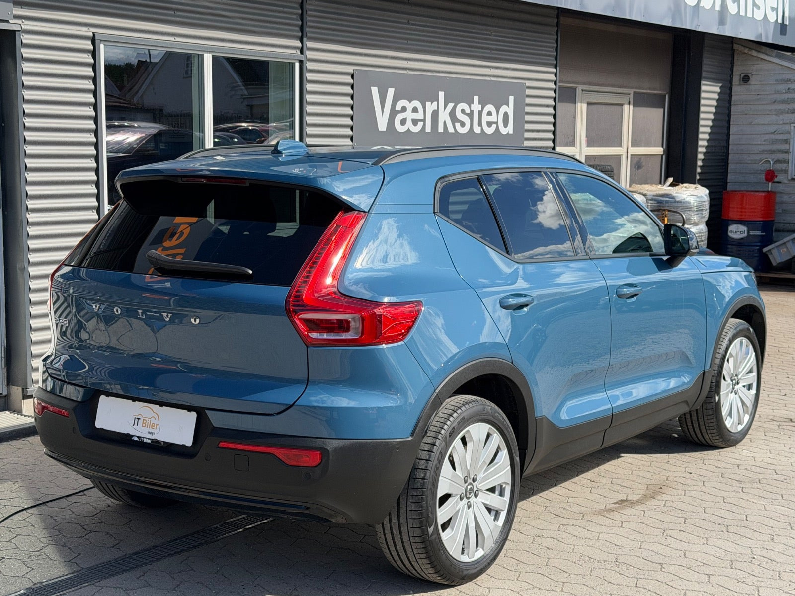 Blå Volvo EX40 fra 2025
