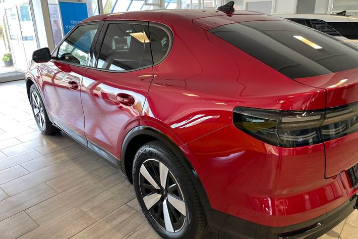 Rød Ford Capri fra 2025