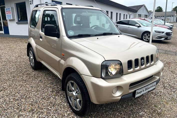 Beige Suzuki Jimny fra 2005