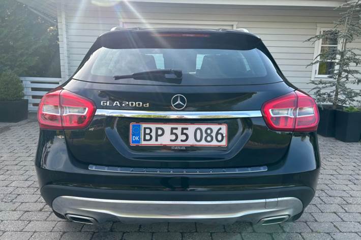 Sort Mercedes GLA fra 2016