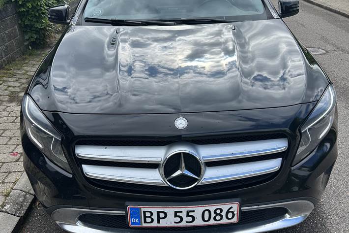 Sort Mercedes GLA fra 2016