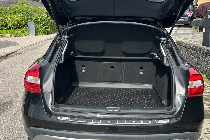 Sort Mercedes GLA fra 2016