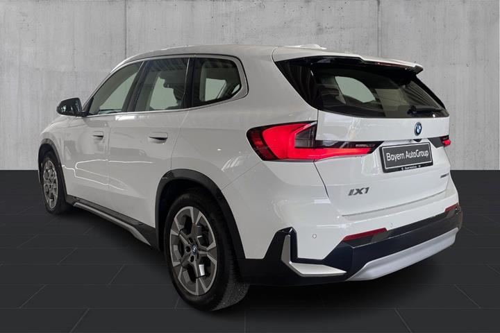 Hvid BMW iX1 fra 2024
