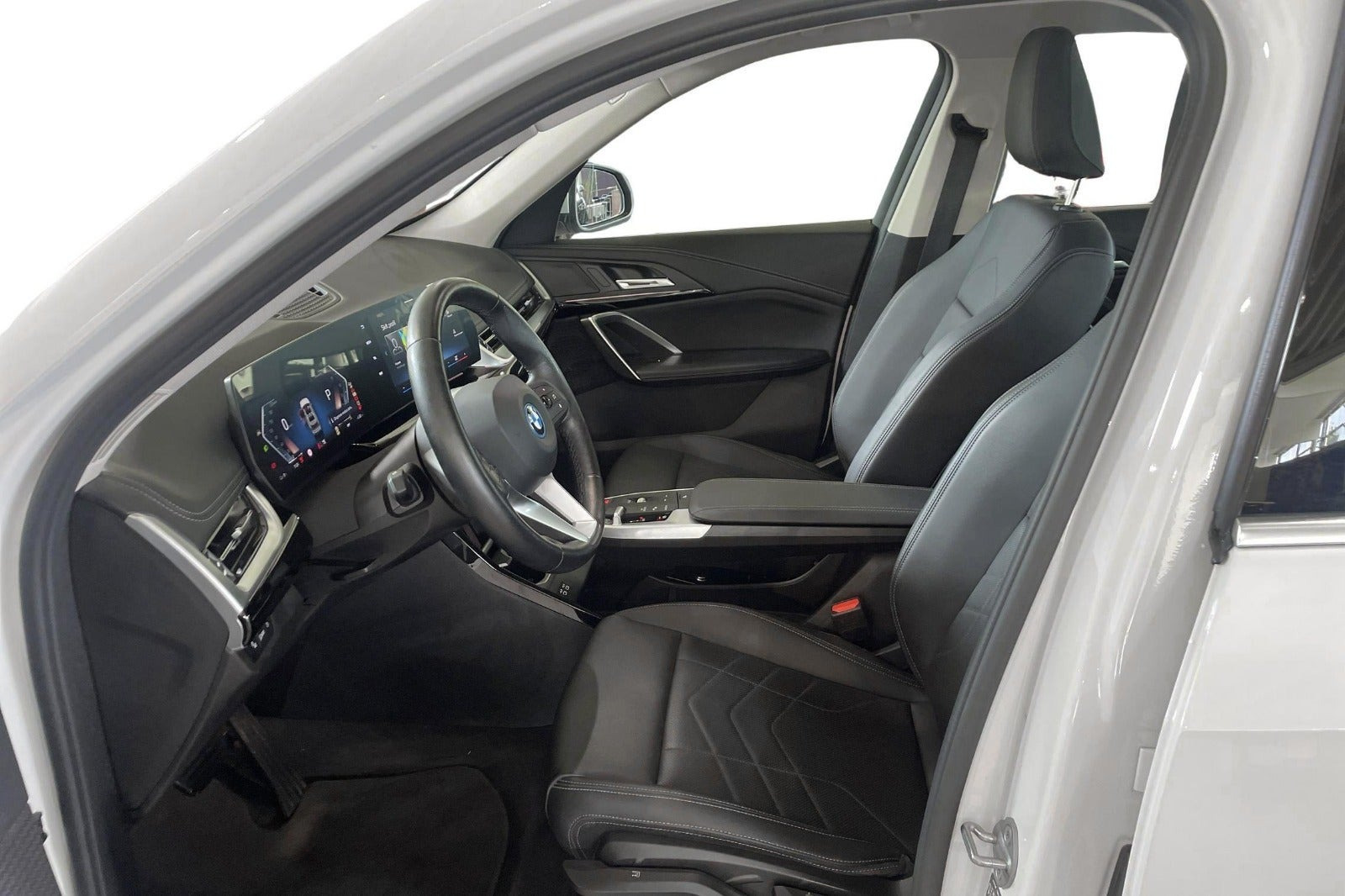 Hvid BMW iX1 fra 2024