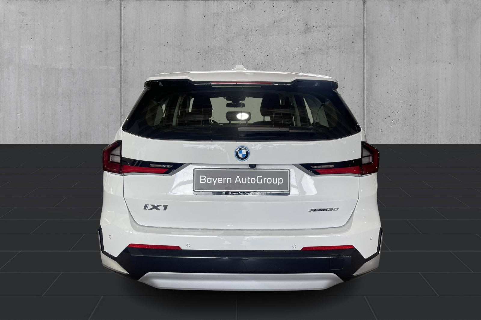 Hvid BMW iX1 fra 2024