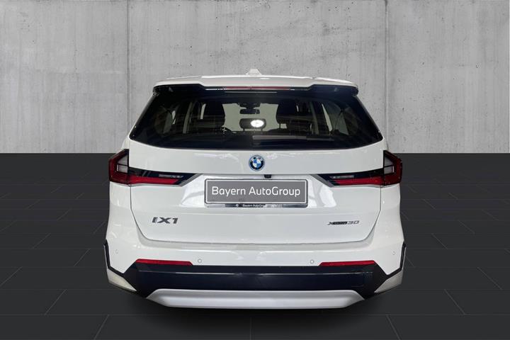 Hvid BMW iX1 fra 2024