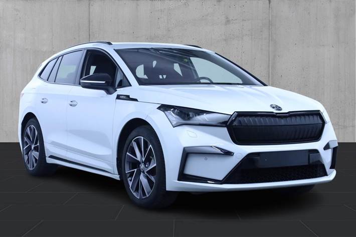 Hvid Skoda Enyaq fra 2023