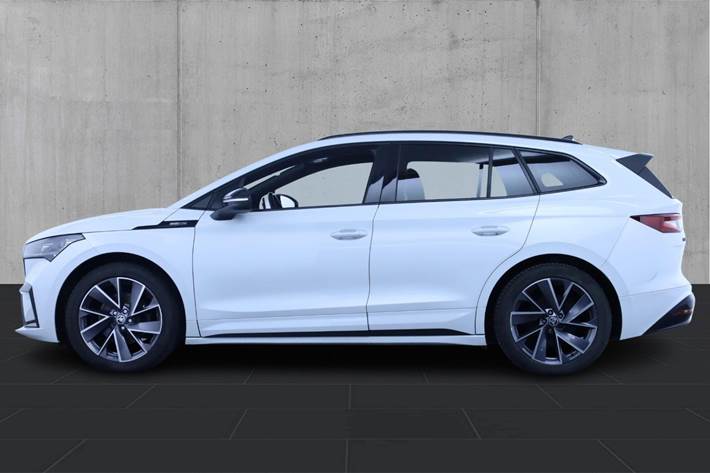 Hvid Skoda Enyaq fra 2023