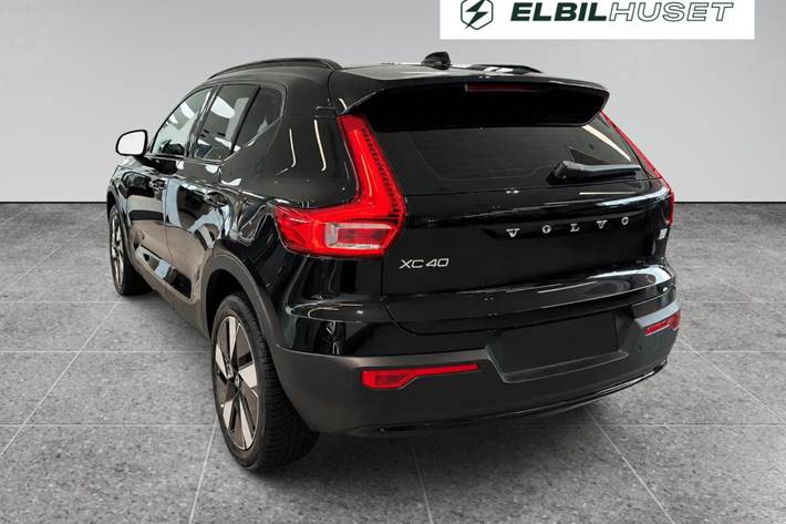 Sort Volvo XC40 fra 2024