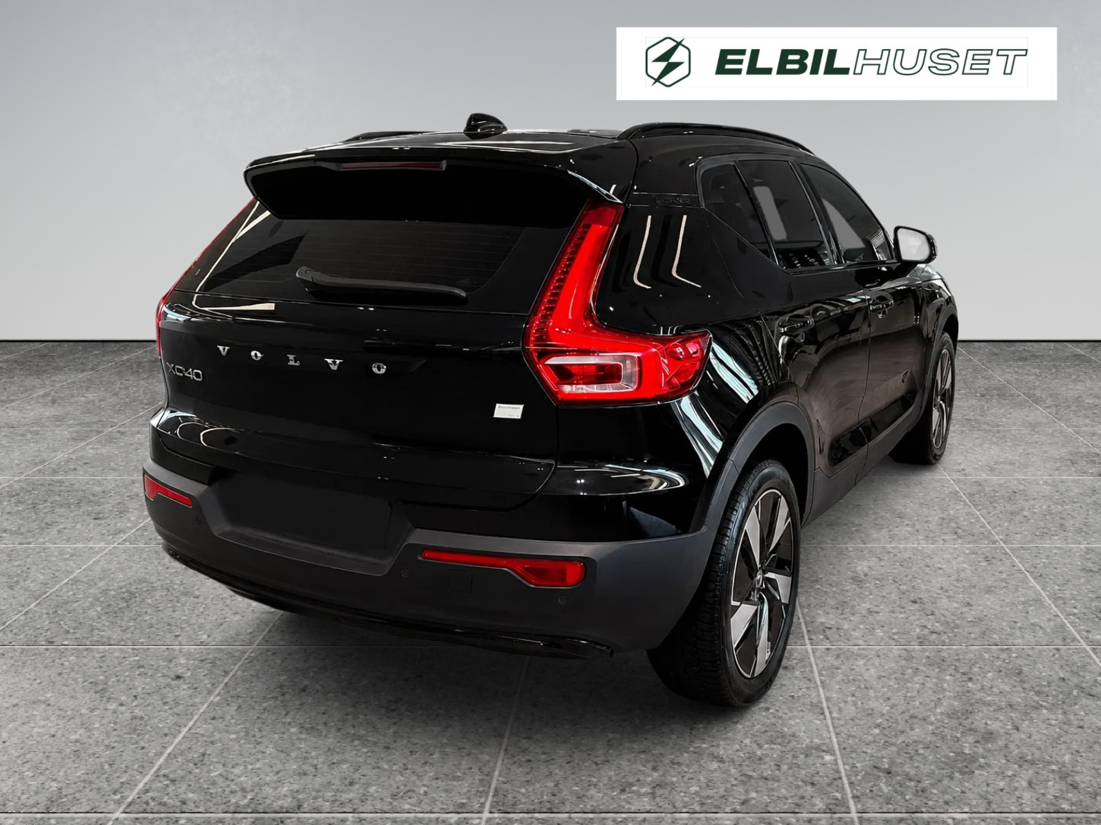 Sort Volvo XC40 fra 2024