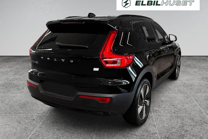 Sort Volvo XC40 fra 2024