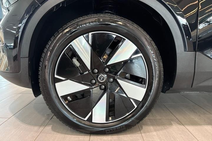 Sort Volvo XC40 fra 2024