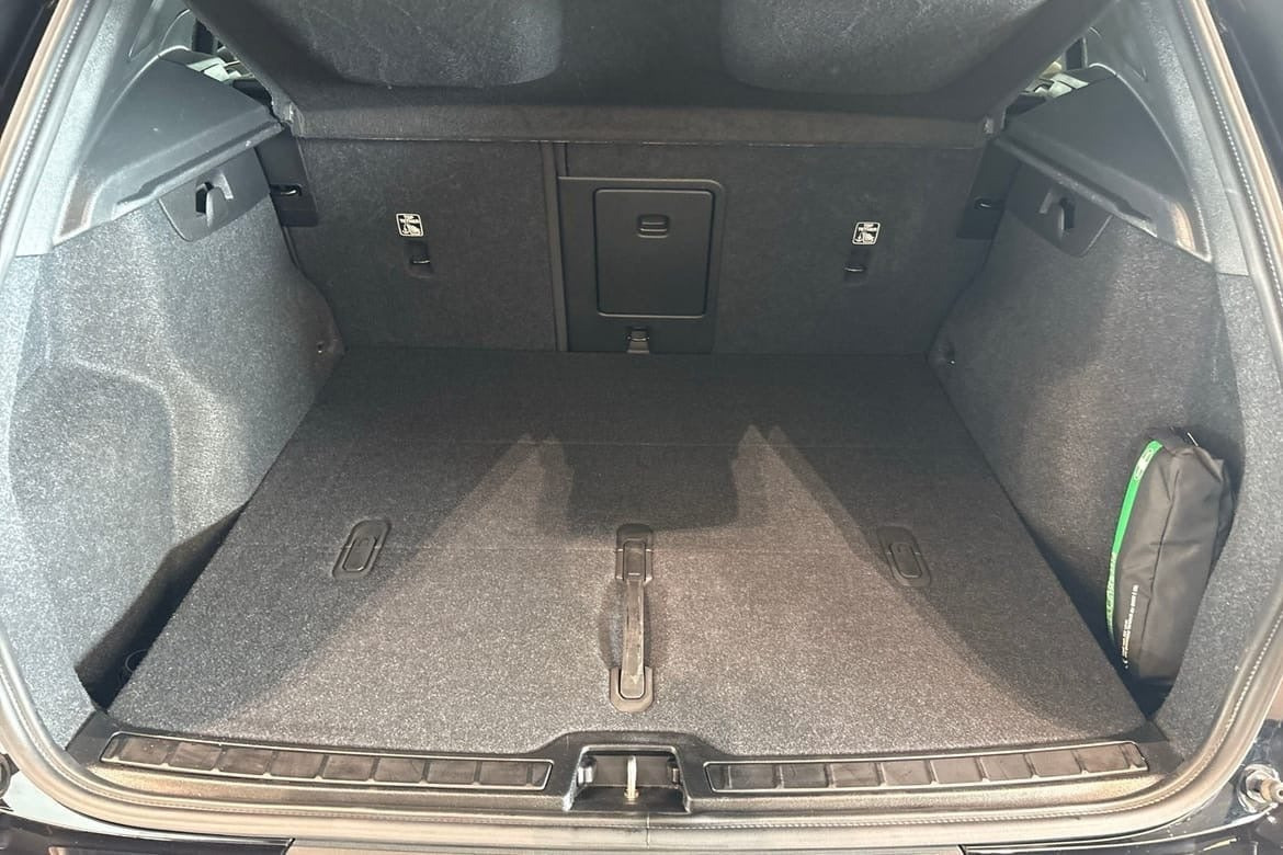 Sort Volvo XC40 fra 2024