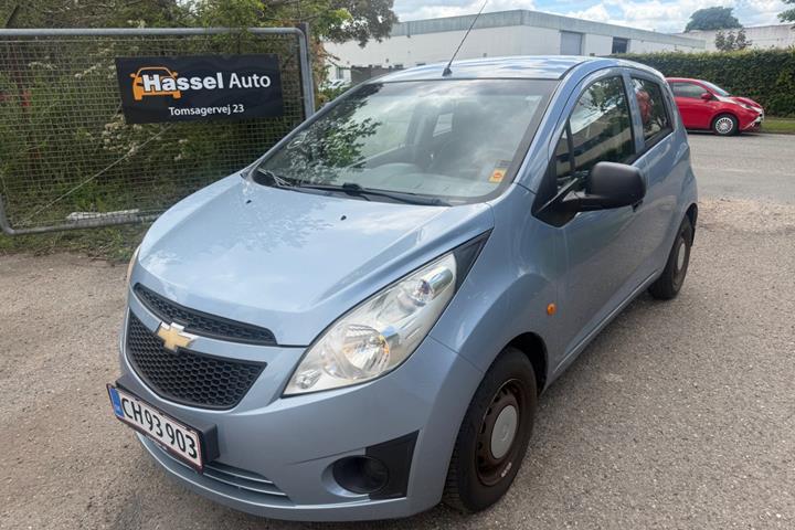 Grøn Chevrolet Spark fra 2010 set udefra