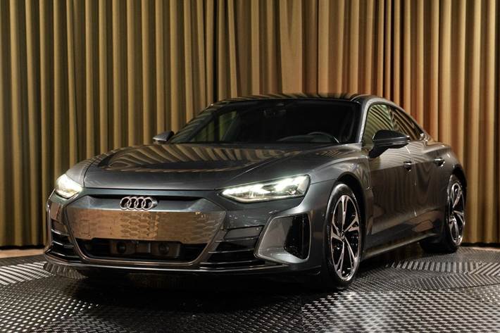 Grå Audi e-tron GT fra 2022