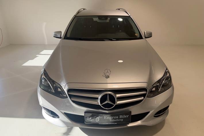 Sølv Mercedes E220 fra 2015