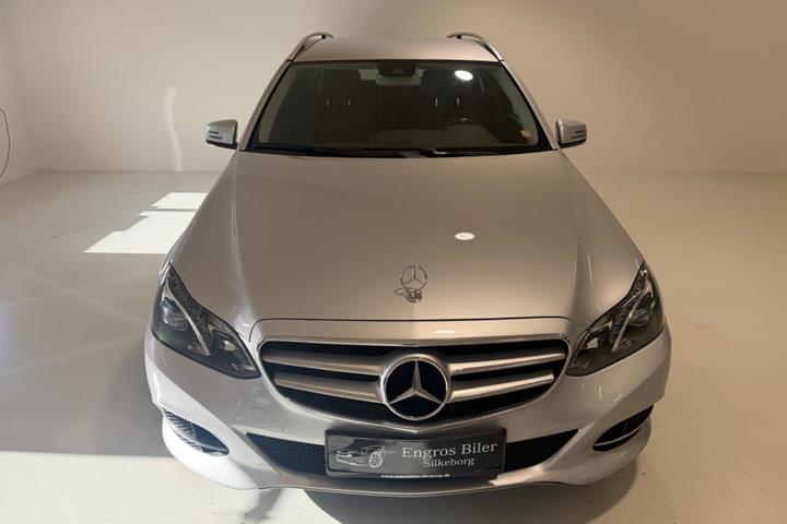 Sølv Mercedes E220 fra 2015