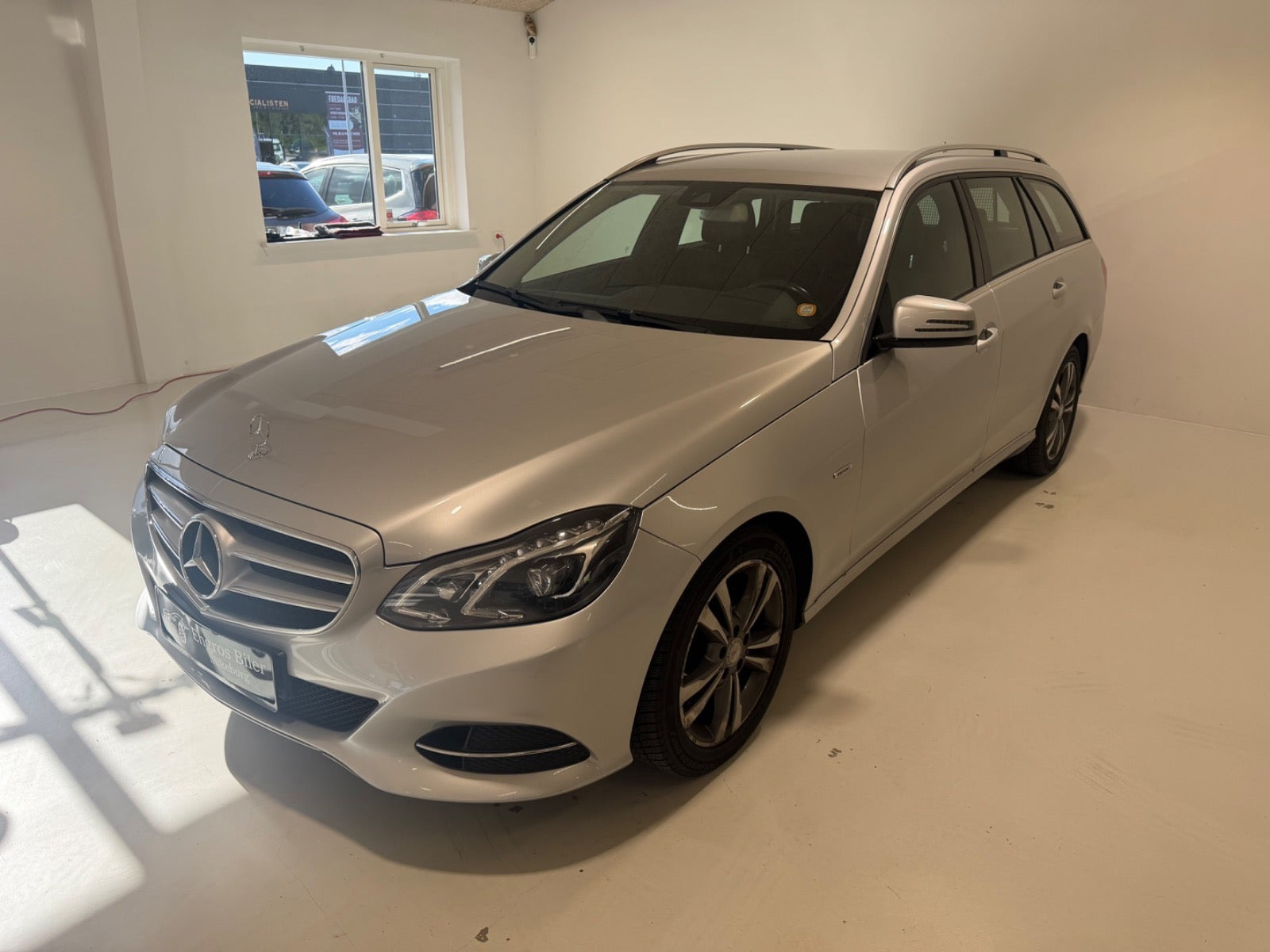 Sølv Mercedes E220 fra 2015