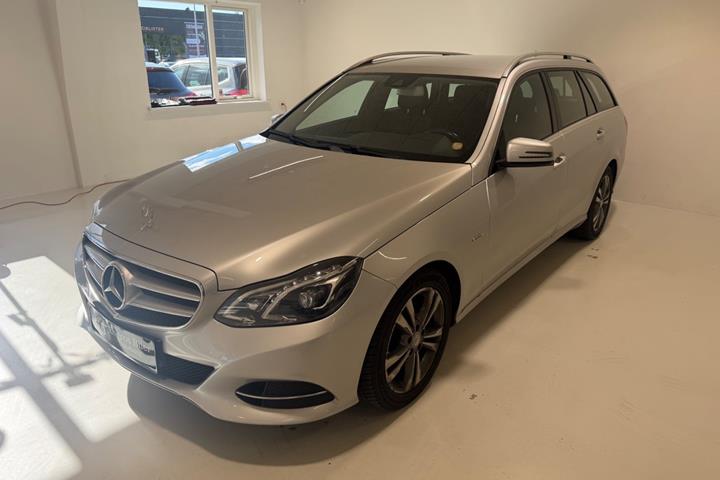 Sølv Mercedes E220 fra 2015